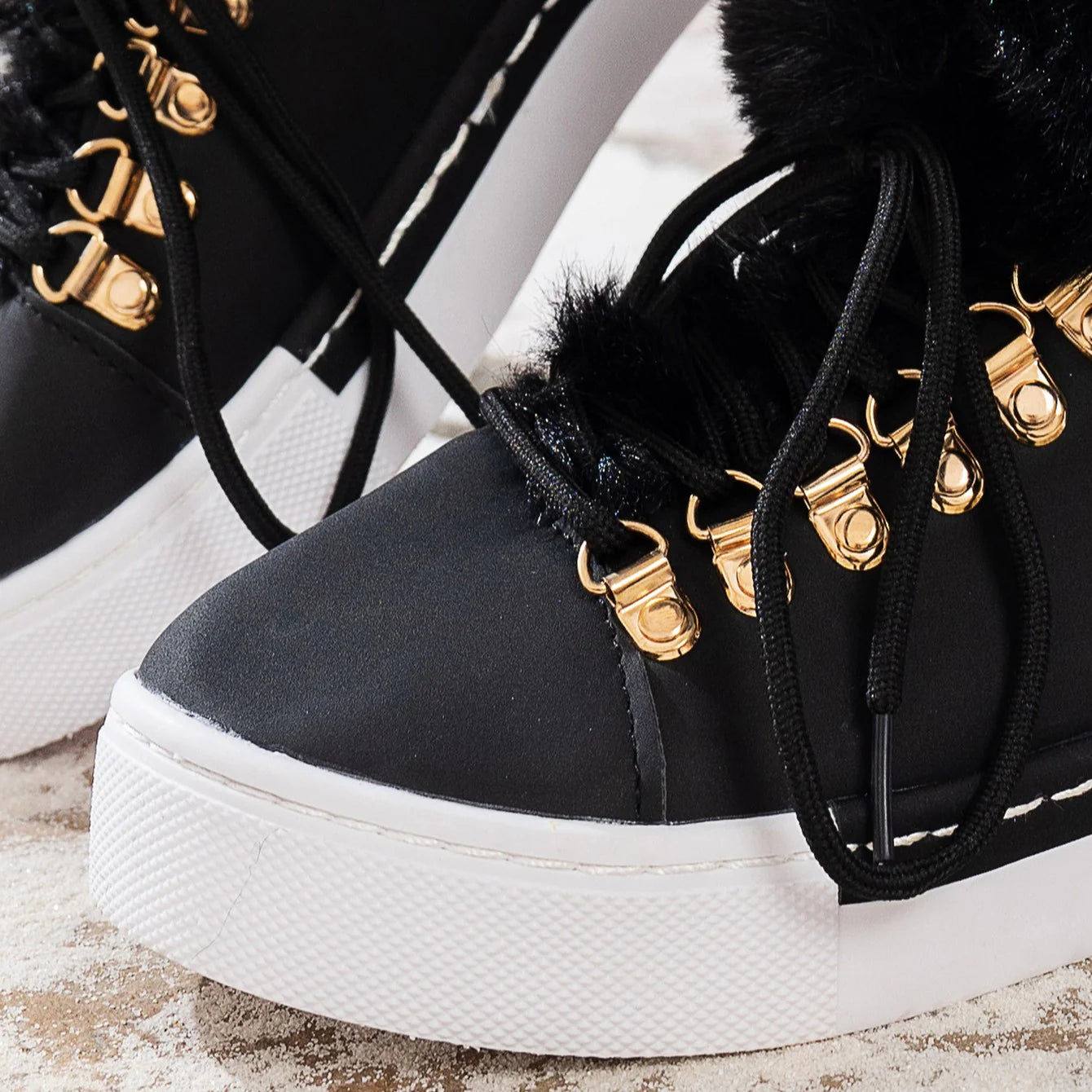 Women's Large Plush Thickened Martin Boots