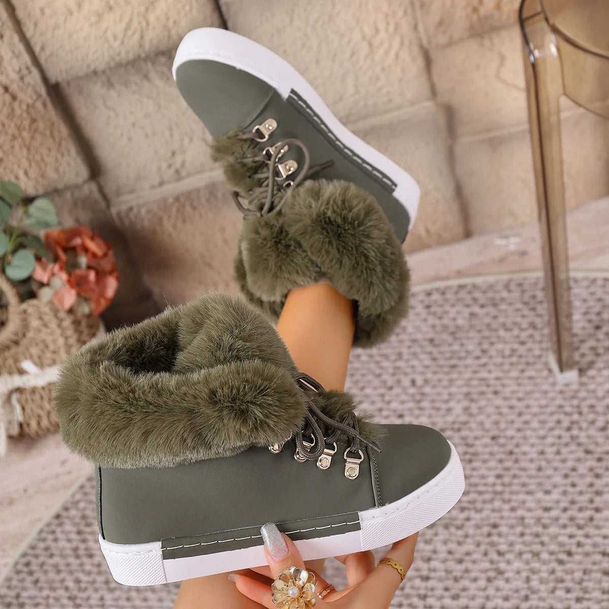 Women's Large Plush Thickened Martin Boots