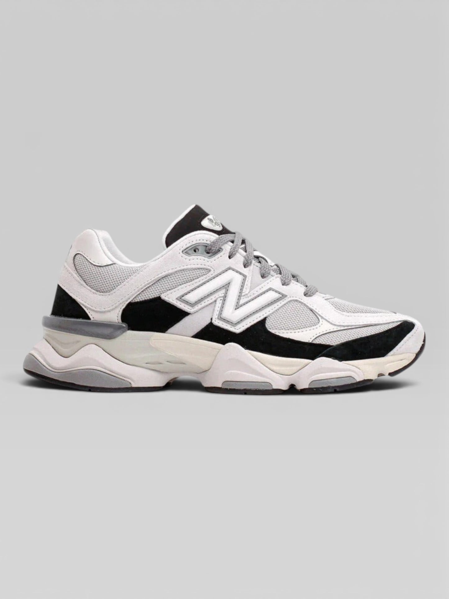 NB BLack & White 9060