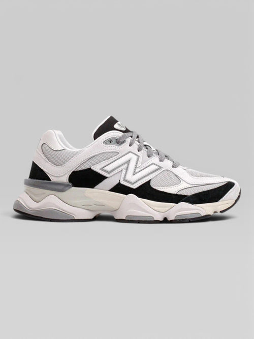 NB BLack & White 9060