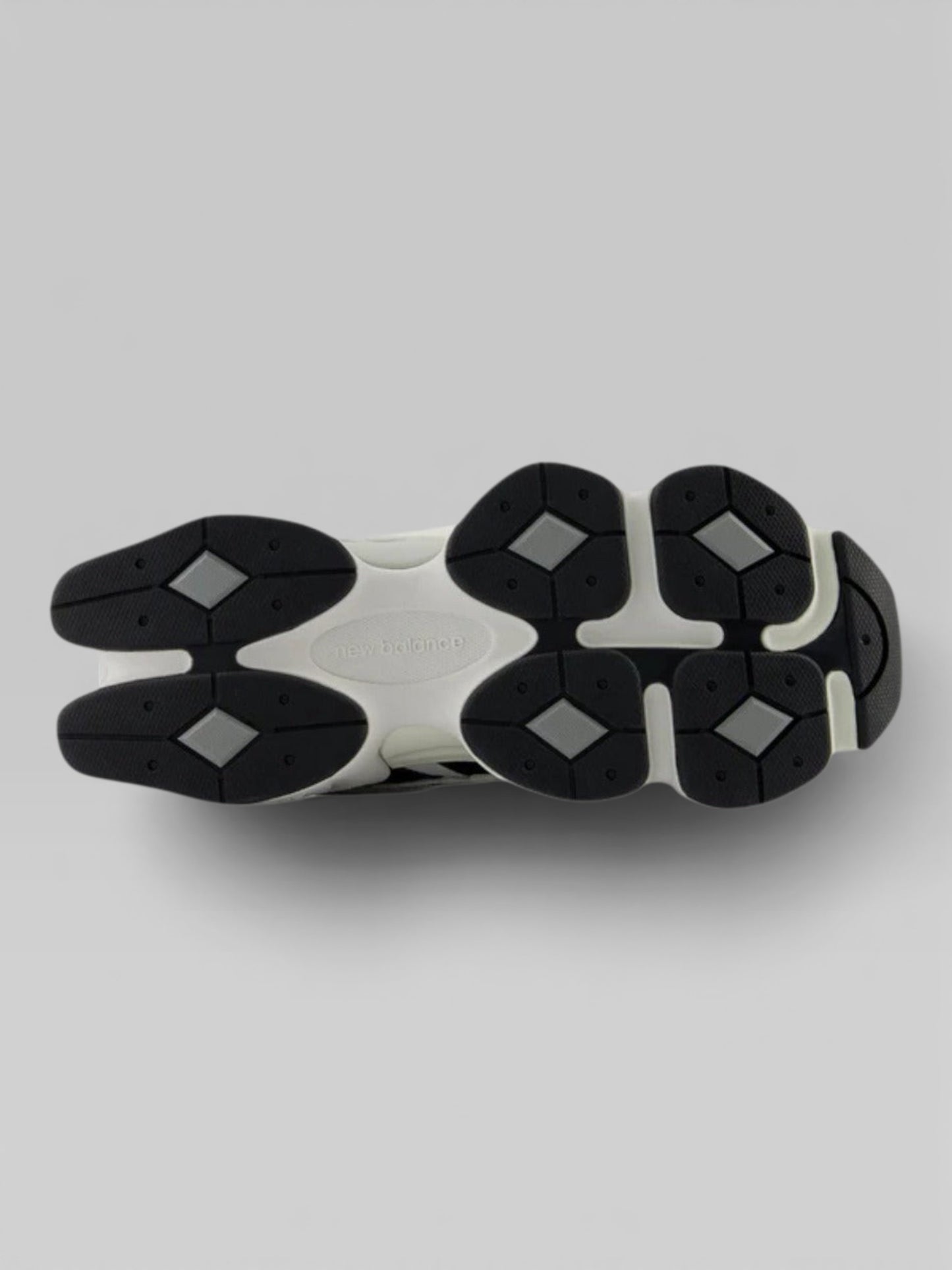 NB BLack & White 9060