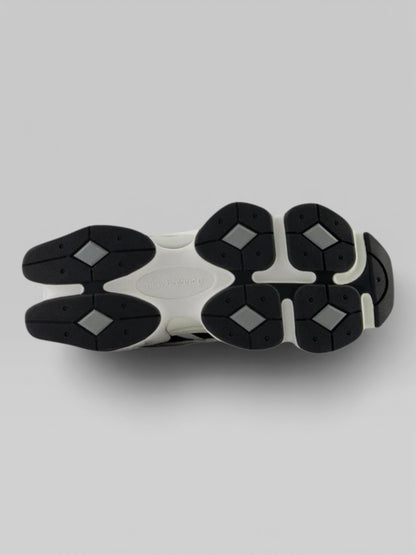 NB BLack & White 9060