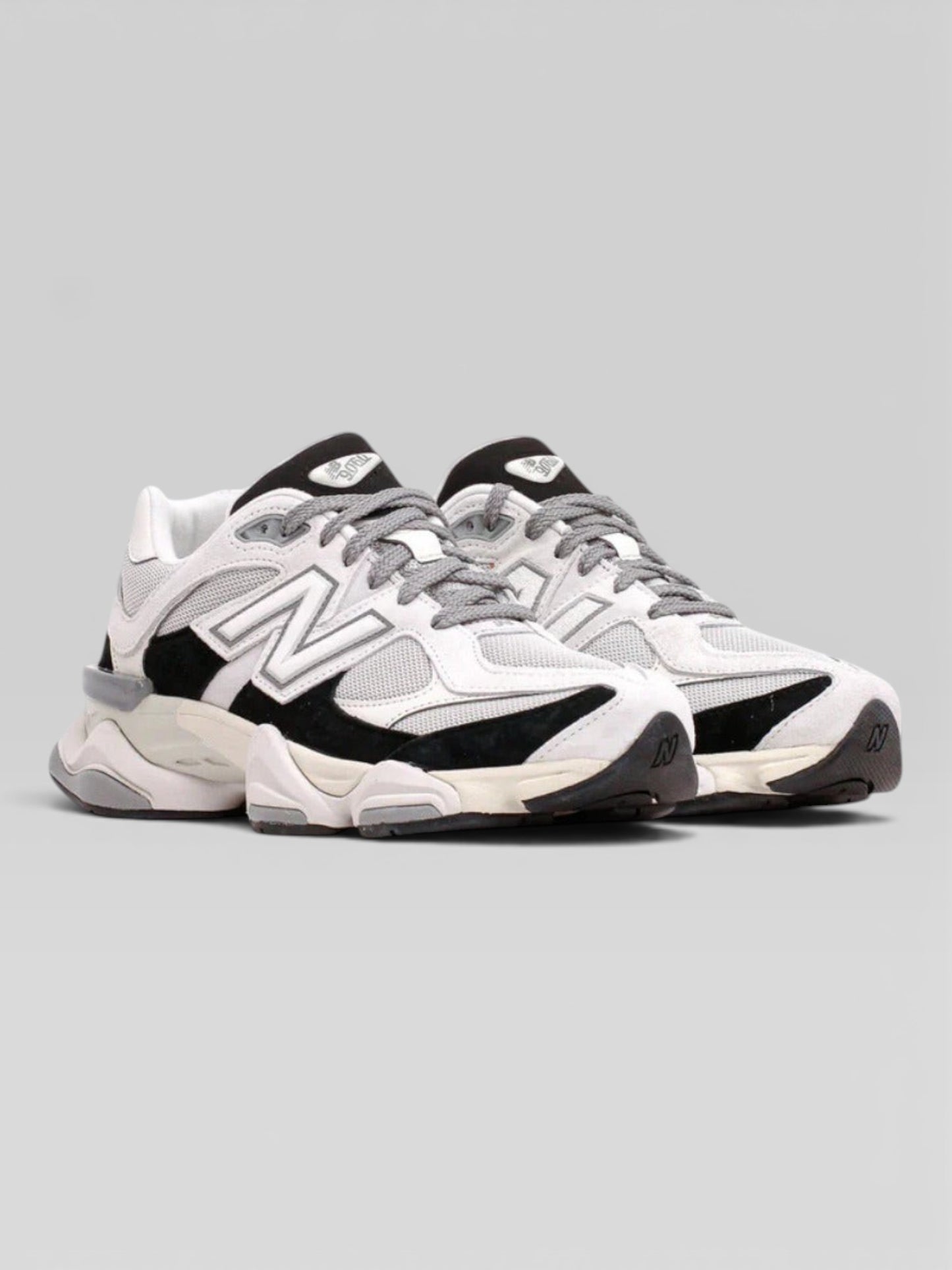 NB BLack & White 9060