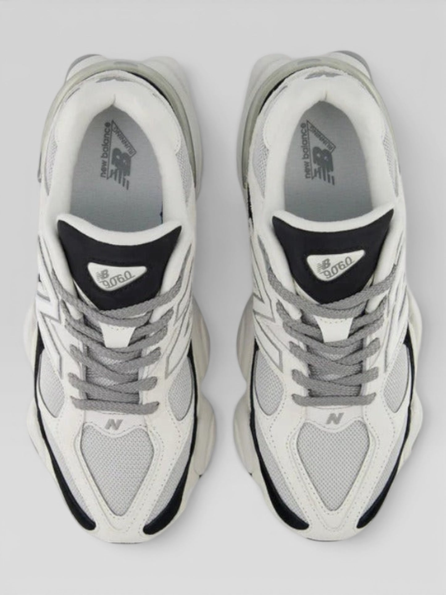 NB BLack & White 9060