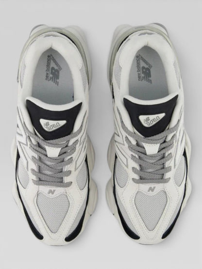 NB BLack & White 9060