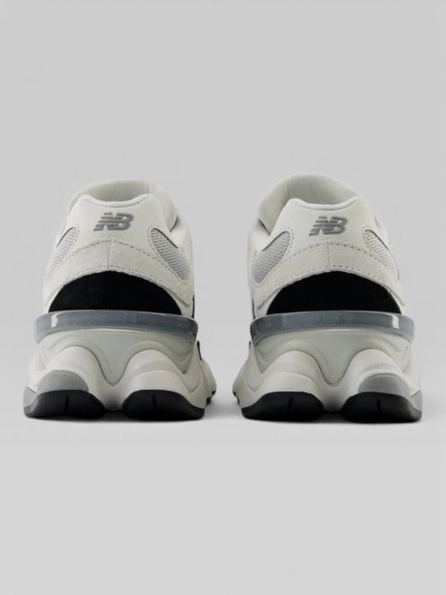 NB BLack & White 9060